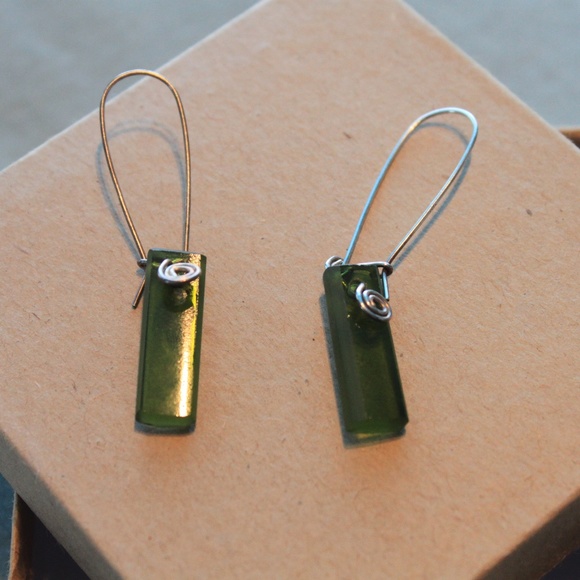 Green Cut Stone Dangle Earrings - Picture 1 of 3